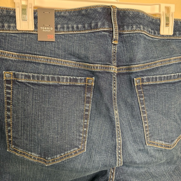 Torrid - Perfect Boyfriend Mid-Rise Jean - Size 18 - Picture 6 of 13